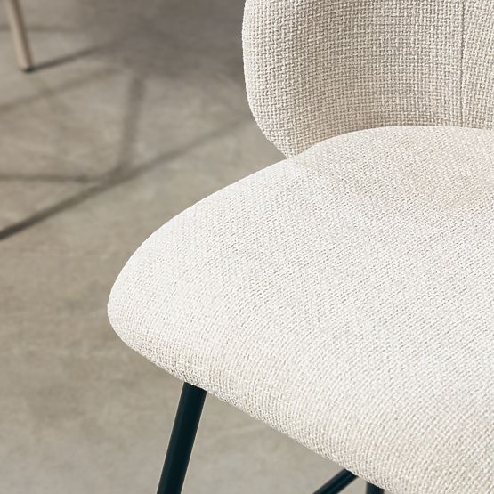 Barová stolička Larisa, svetlá béžová/čierne nohy