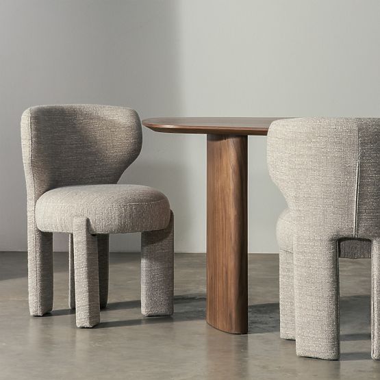 Čalúnená stolička Elaine béžová, oblý tvar