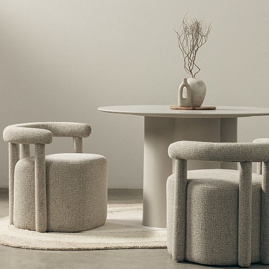 Čalúnené kreslo Glen sivé, oblé tvary