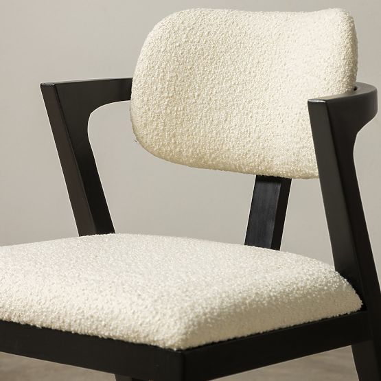 Jedálenská stolička Apulia, krémová/čierna, mahagónové drevo, boucle