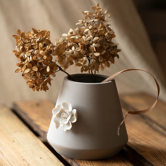 Kvetináč LUSITANO sivá farba klasický štýl do interiéru ameliahome