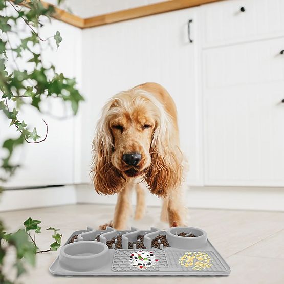 LICK MAT SPOMAĽUJÚCA JEDLO MODRÁ