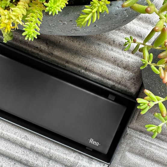 Lineárny odtok REA Neox pre Čierny 50