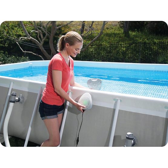 Magnetická bazénová lampa rôzne farby LED INTEX 28698