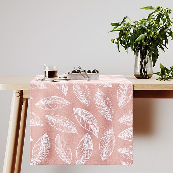 Obrus CALM farba púdrovo ružová tlačený rastlinný motív klasický štýl 40x140 ameliahome