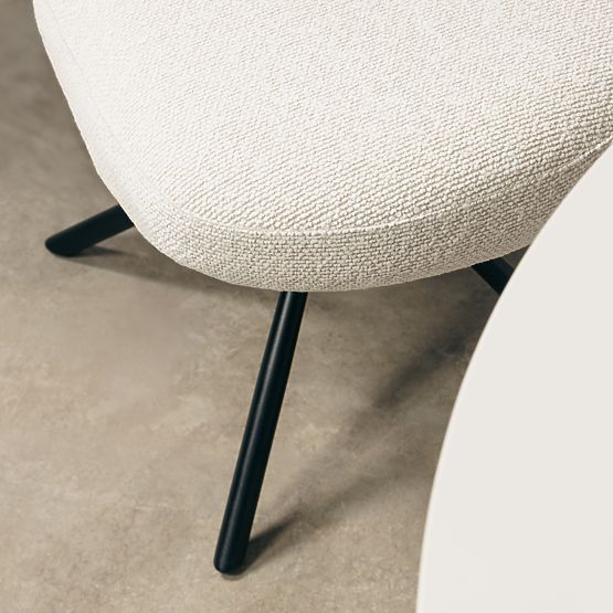 Otočná stolička Belize svetlo béžová, oblé tvary