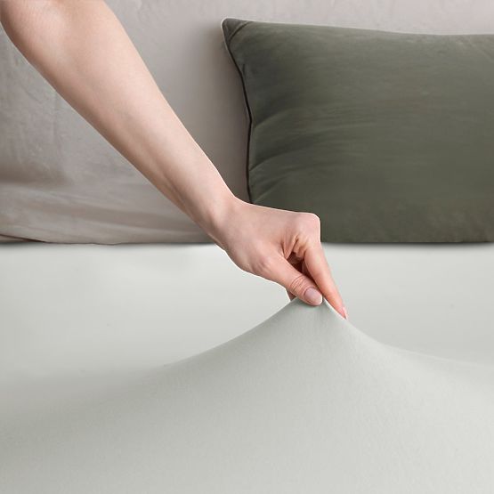 Plachta AMBER farba biela klasický štýl materiál jersey 80-90x200 DecoKing