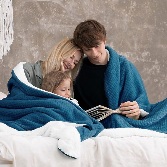 Prehoz SHLEEPY farba indigo žakárovo razený klasický štýl 130x180