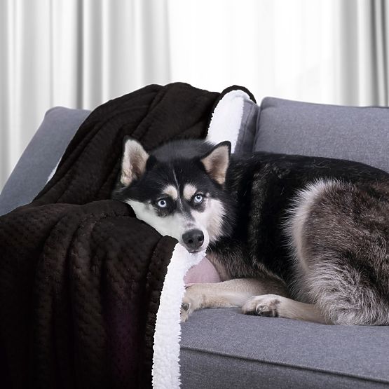 Prikrývka SHLEEPY čierna s žakárovým vzorom klasický štýl 130x180