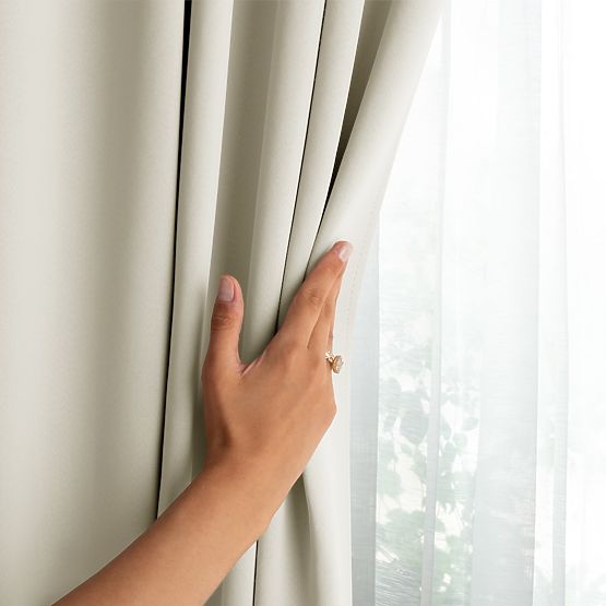 RESTILO záves BLACKOUT krémová farba, klasický štýl, strieborné priechodky, materiál bl