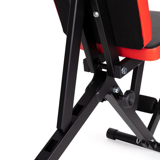 Šikmá posilňovacia lavica s nastaviteľnou opierkou