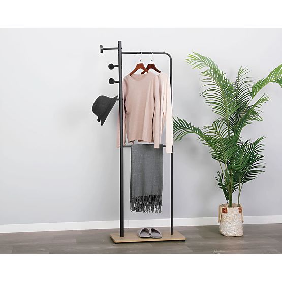 Stojanový vešiak na oblečenie s policou na topánky