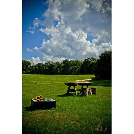 Štvorcový stôl z čierneho technoratanu