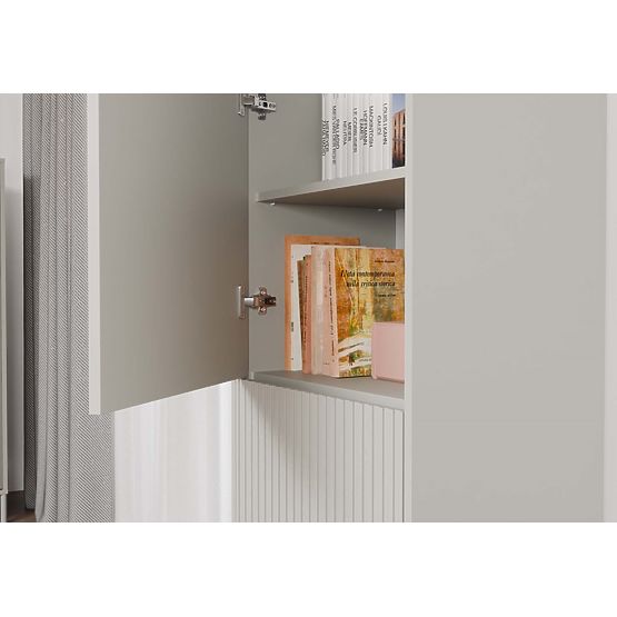 Vitrína KAMARO 2DK SLIM/HLADKÝ KAŠMÍR Lamelový Ryhovaný + Klasický Čelný Panel