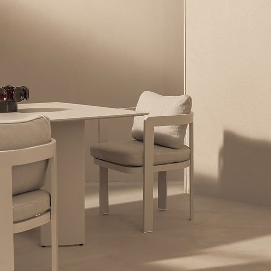 Záhradná stolička Japori hliníková, svetlo béžová, zaoblená