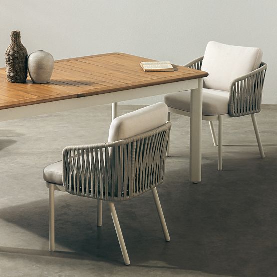 Záhradný set Porticato, rozkladací stôl 211-300 cm + 4 stoličky, akáciové drevo FSC, teakový vzhľad