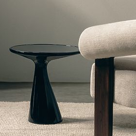 Bočný stolík so sklenenou doskou Muun 45 cm, čierny, lesklý, oblé tvary