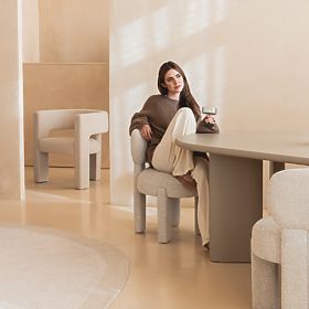 Čalúnená stolička Falone béžovošedá, boucle, oblé tvary