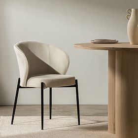 Jedálenská stolička Avery svetlo béžová/čierne nohy