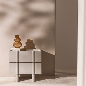 Nočný stolík Moss kašmírový, zaoblený