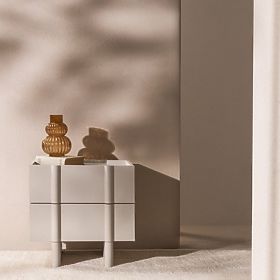 Nočný stolík Moss kašmírový, zaoblený