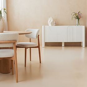 Trojdverová komoda Lunaria s frézovaným čelom, biela