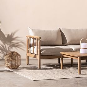 Záhradná rohová sedačka so stolíkom Mortlake, eukalyptové drevo FSC, teakový vzhľad, svetlo béžová/p