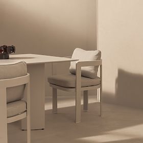 Záhradná stolička Japori hliníková, svetlo béžová, zaoblená